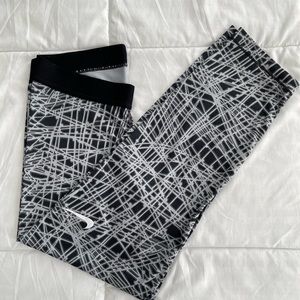 Nike PRO Dri-Fit Crop/Capri Legging